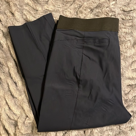 Simply Vera Cropped Dress Pants- Navy - Size 1X -Worn Once. Excellent condition. - Picture 2 of 6